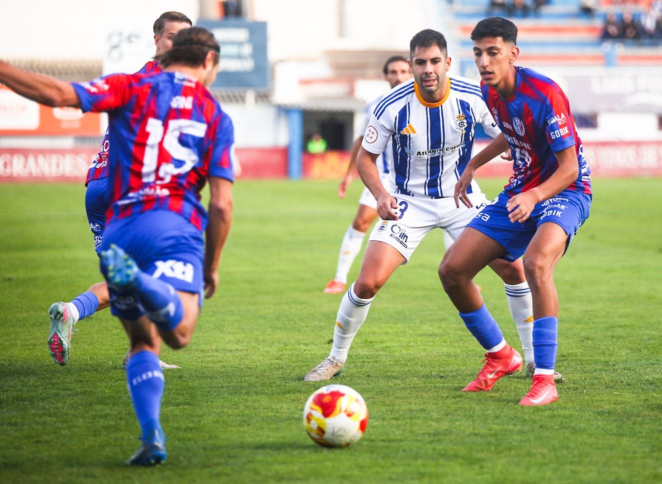 Las imágenes de la derrota del Recreativo ante el Yeclano en La Constitución