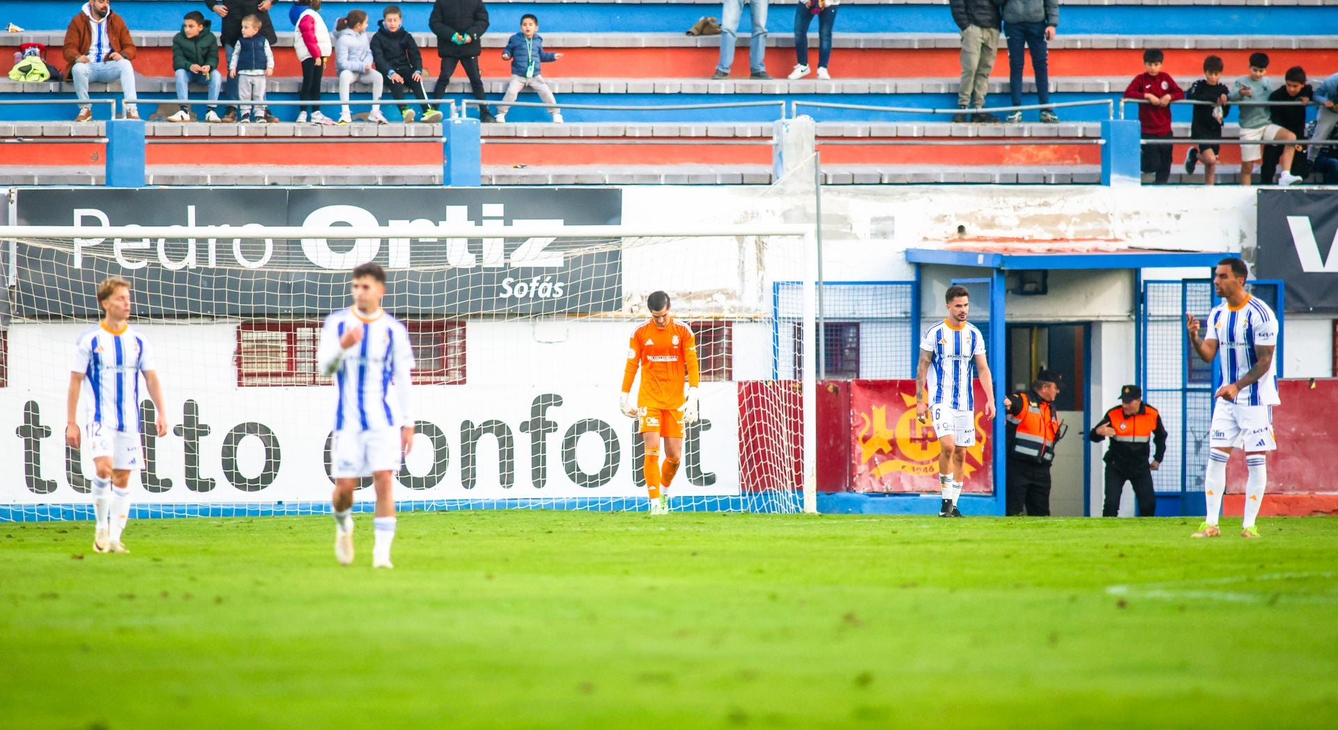 Las imágenes de la derrota del Recreativo ante el Yeclano en La Constitución