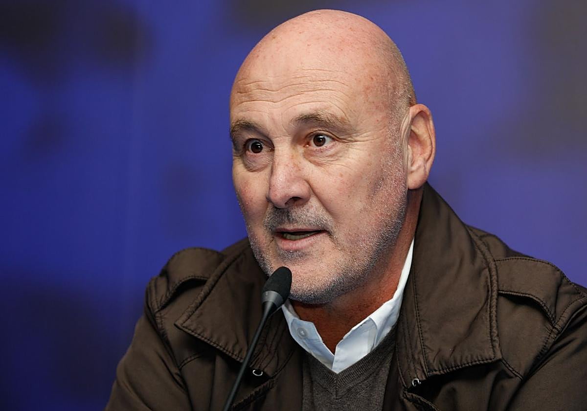 Roberto Ríos, director deportivo del Recreativo de Huelva, en la presentación de Arzu esta mañana