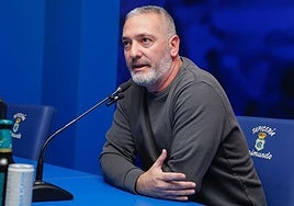 Arzu, técnico del Recreativo, en sala de prensa