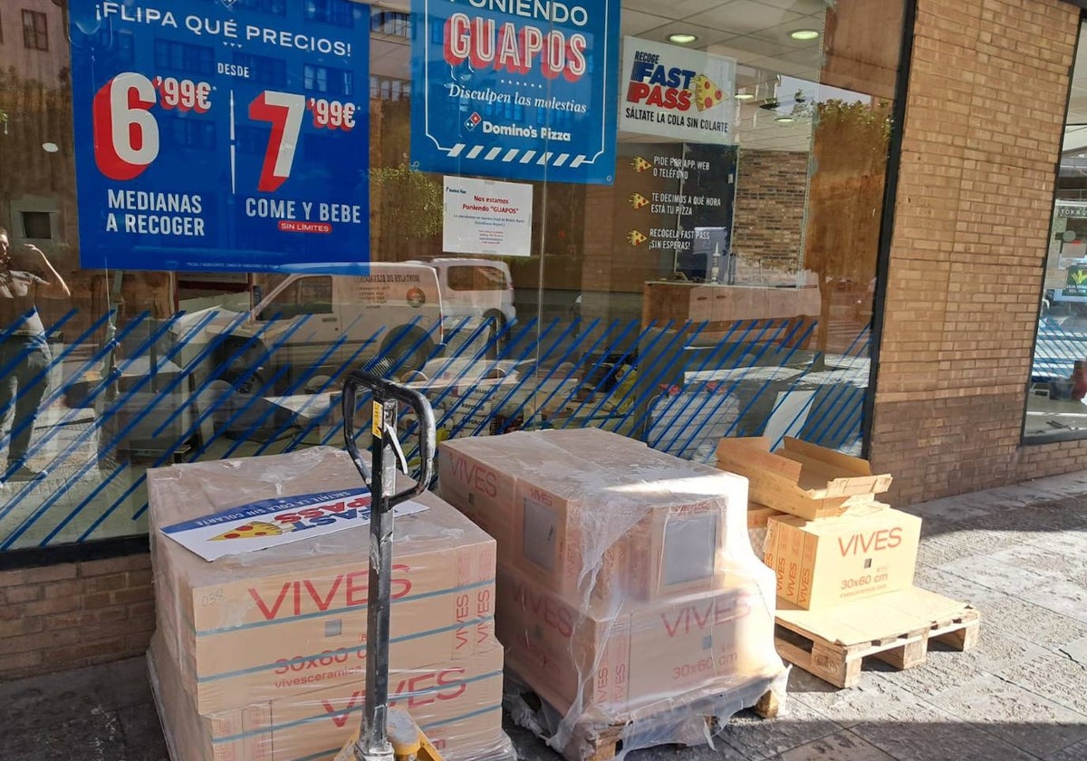 El establecimiento de Dominos Pizza en la avenida Pablo Rada de Huelva capital