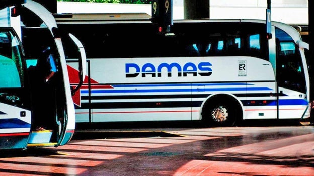 Un autobús de la empresa Damas