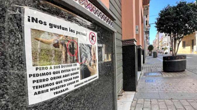 El cartel colocado a la entrada del negocio