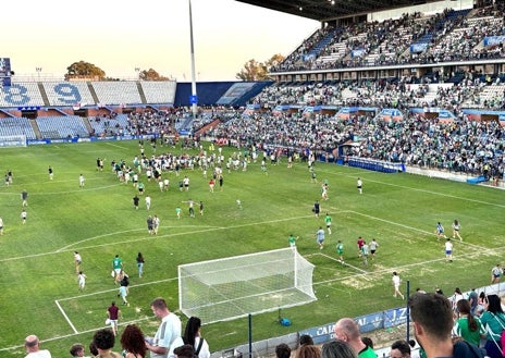Imagen secundaria 1 - El runrún: Cabreos en el Betis-Burnley