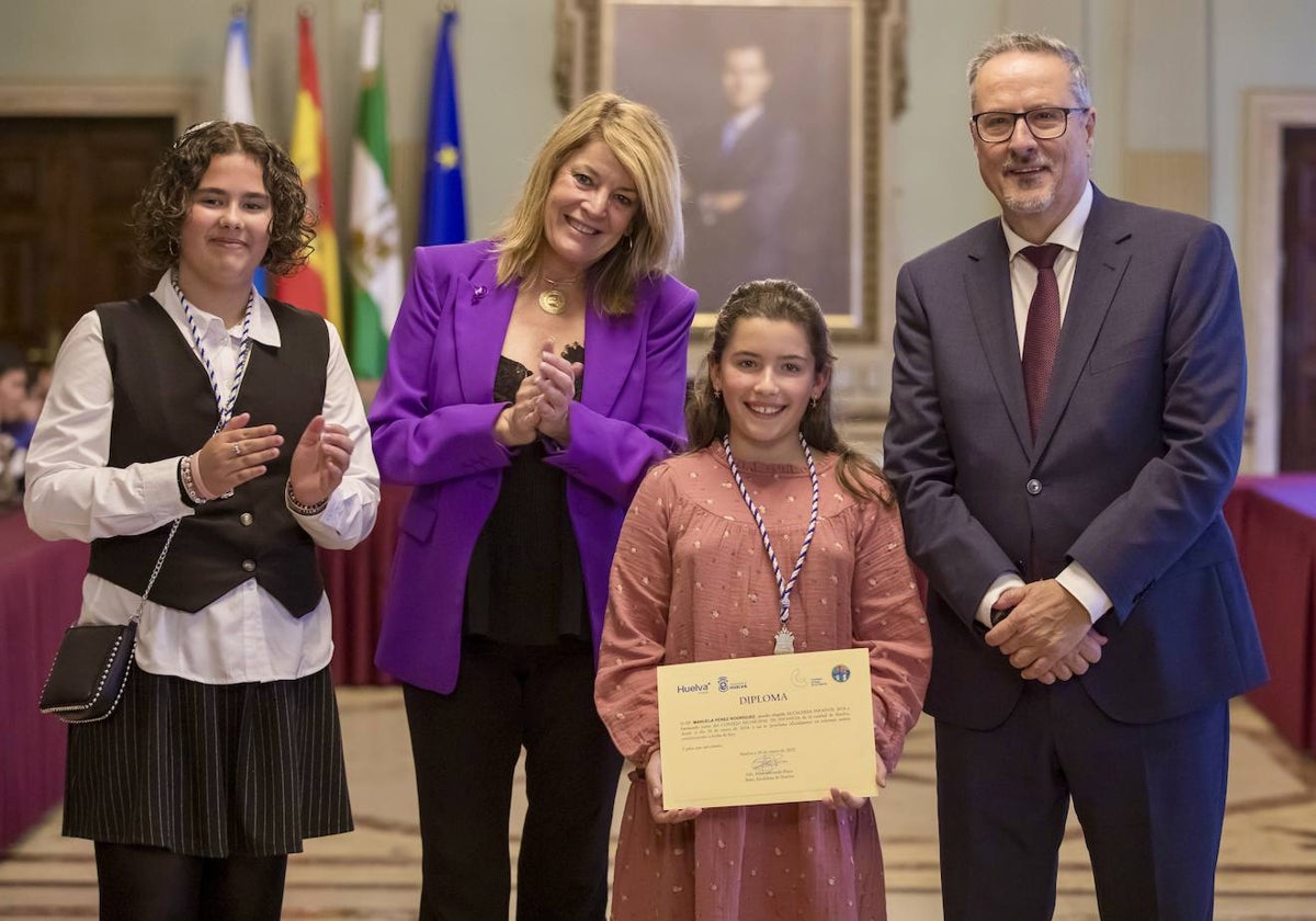 Manuela Pérez Rodríguez, la nueva alcaldesa infantil de Huelva, en el acto en el Ayuntamiento este lunes