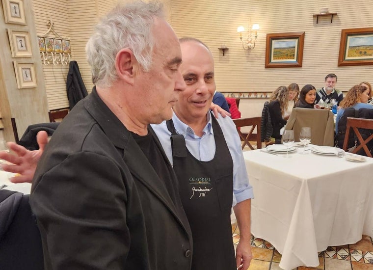 El reconocido chef Ferrán Adriá este jueves en el restaurante Azabache del centro de Huelva