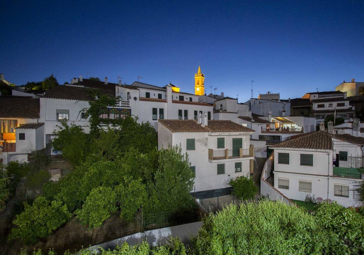 A subasta la villa turística de Fuenteheridos