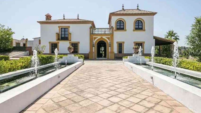 Cortijo a la venta en Zufre por 5 millones de euros