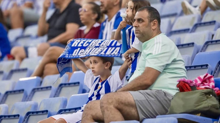 Aficionados del Recre en el partido ante el Córdoba del reciente Trofeo Colombino