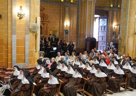 Imagen secundaria 1 - Diferentes momentos de los actos conmemorativos que tuvieron lugar el domingo en Moguer