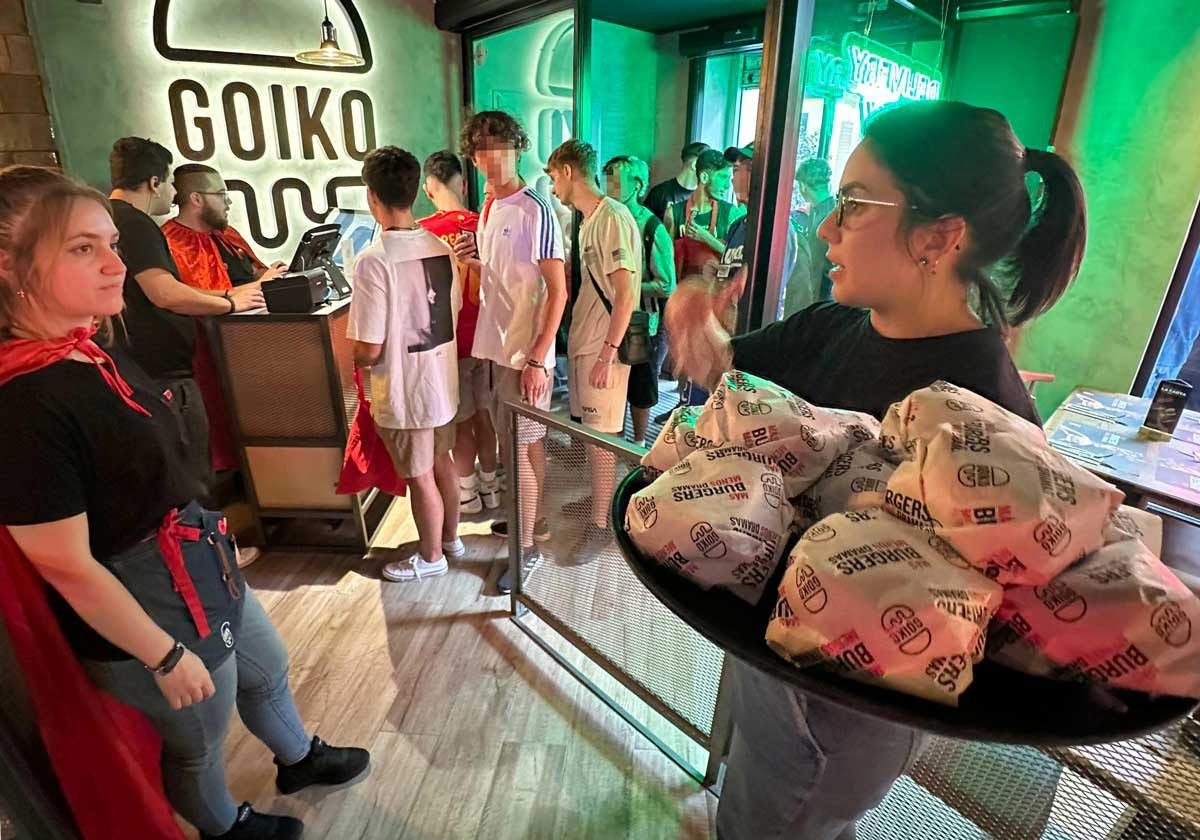 Cola en Goiko el día de la apertura