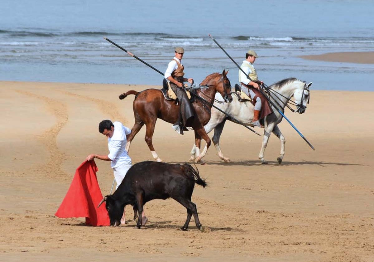 Una imagen David de Miranda toreando en la playa