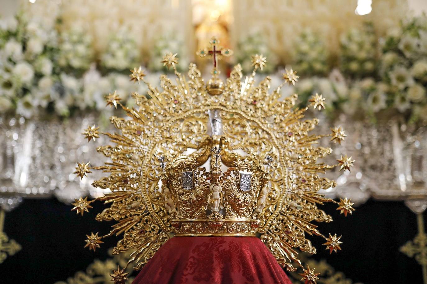 La coronación de la Virgen de la Amargura de Huelva, en imágenes