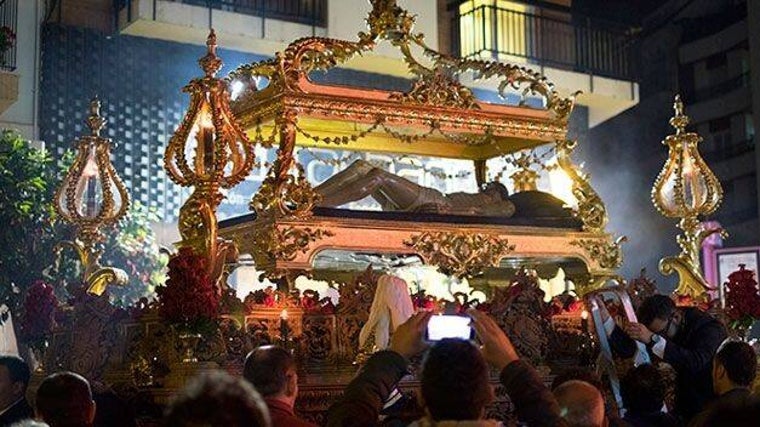 La hermandad, el Viernes Santo por la calle Puerto