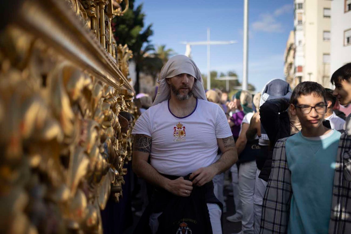 El Lunes Santo de Huelva, en imágenes
