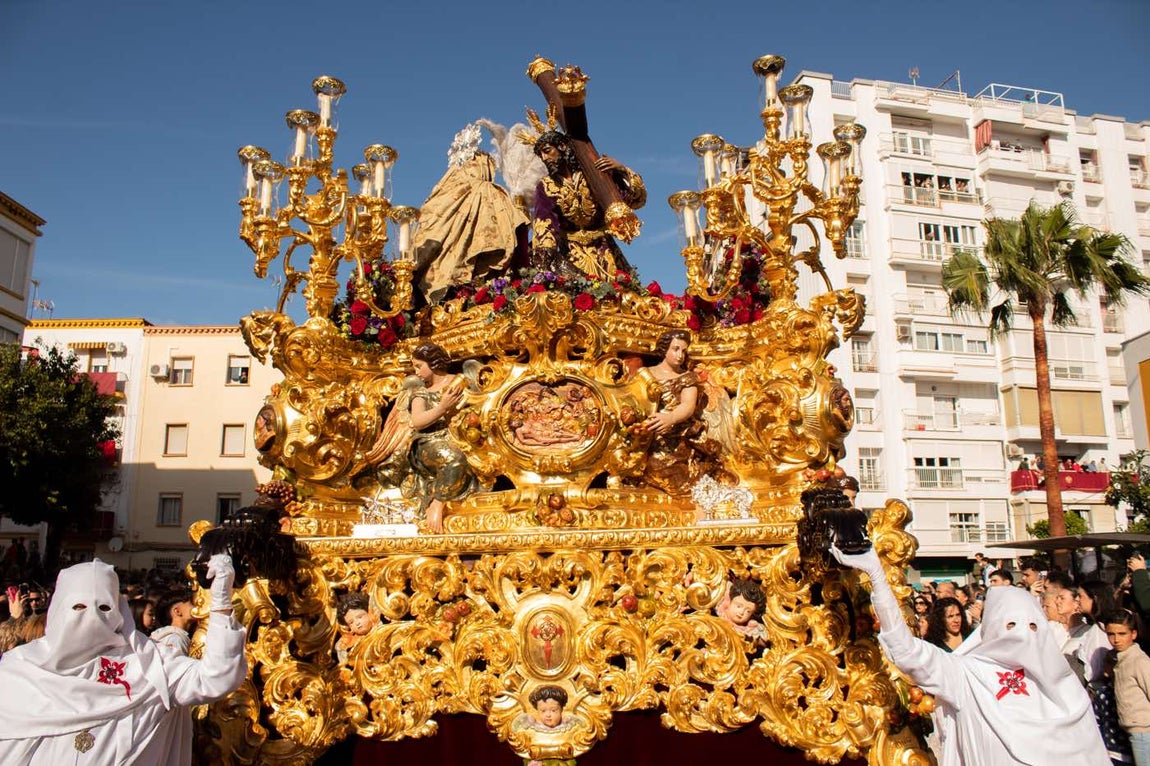 El Lunes Santo de Huelva, en imágenes