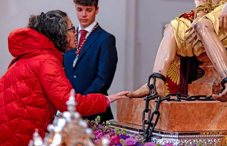 Besapié a Nuestro Padre Jesús de las Cadenas