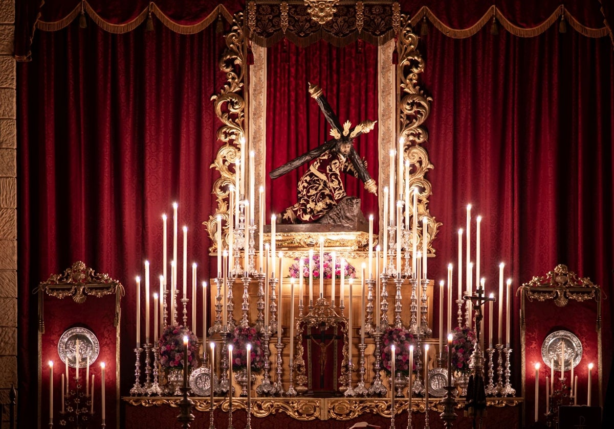 El Quinario al Cristo de las Penas a la luz de las velas