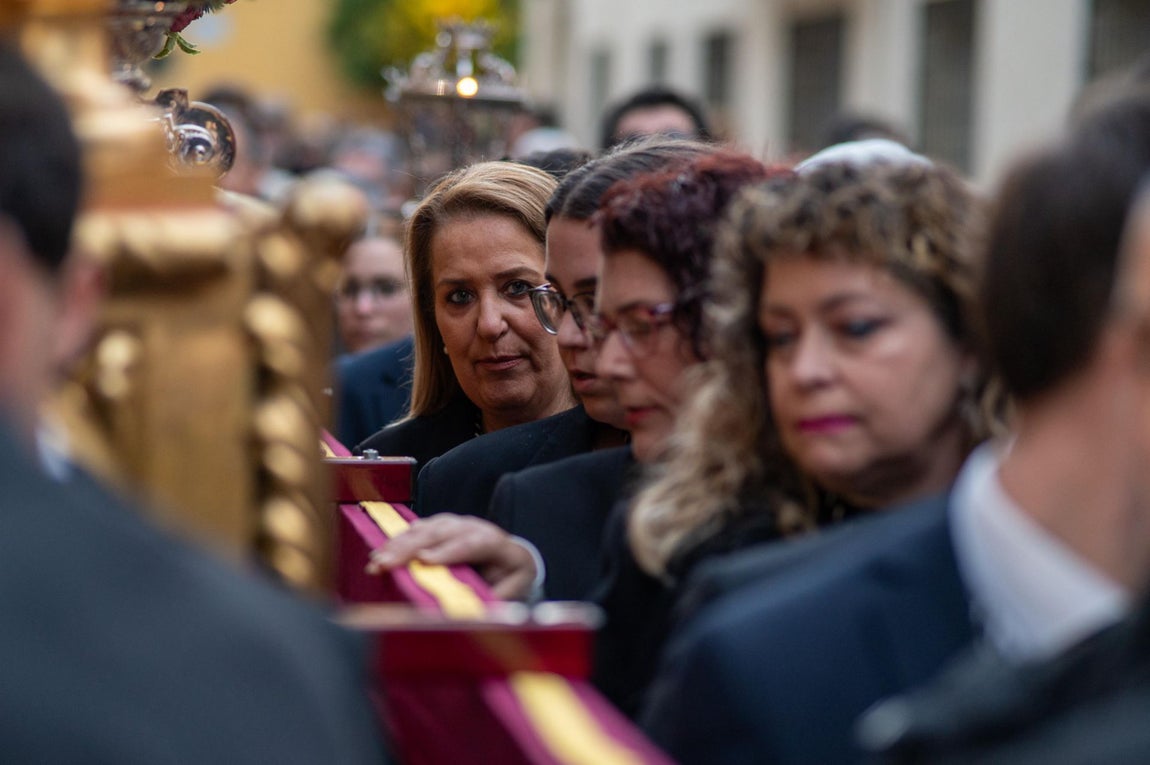 El Vía Crucis de la Semana Santa de Huelva 2025, en imágenes