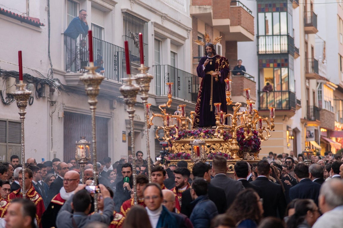 El Vía Crucis de la Semana Santa de Huelva 2025, en imágenes