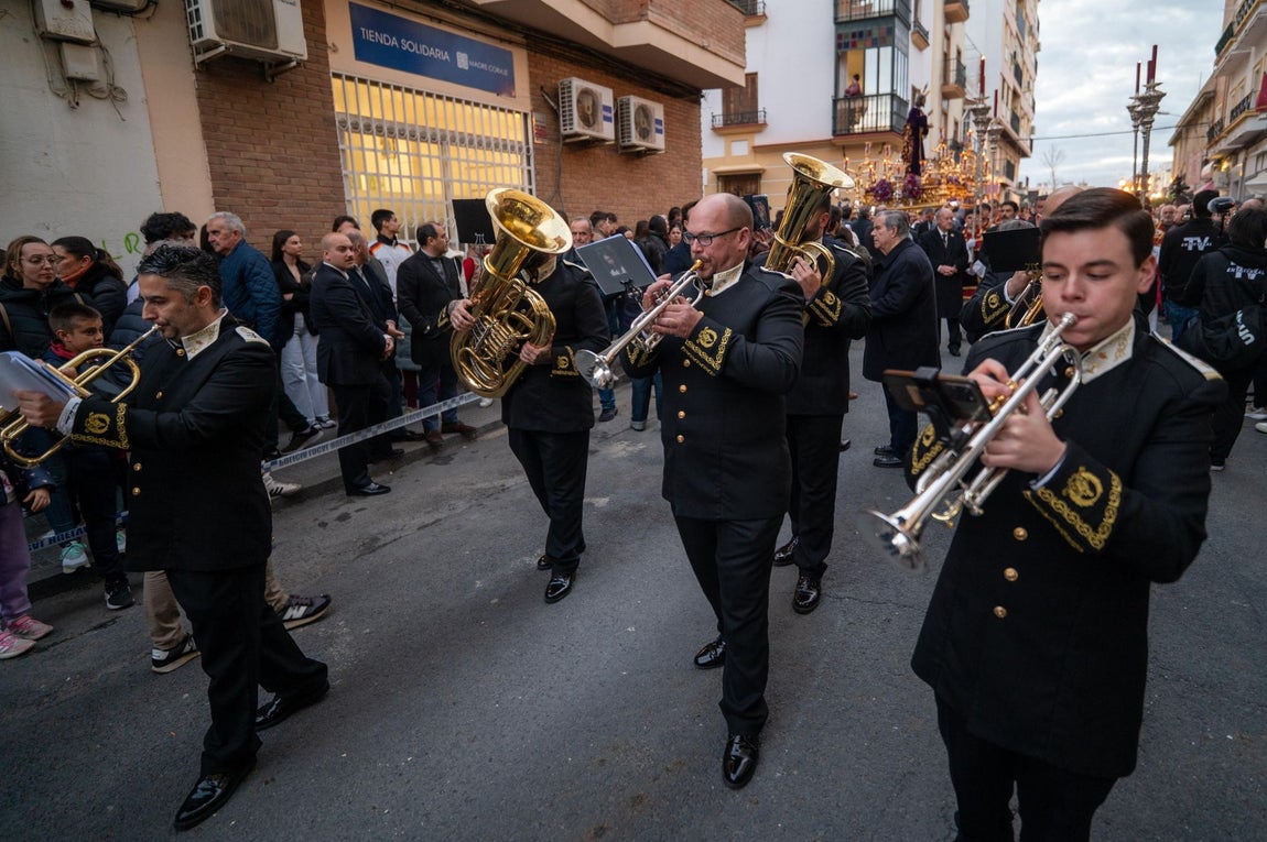 El Vía Crucis de la Semana Santa de Huelva 2025, en imágenes