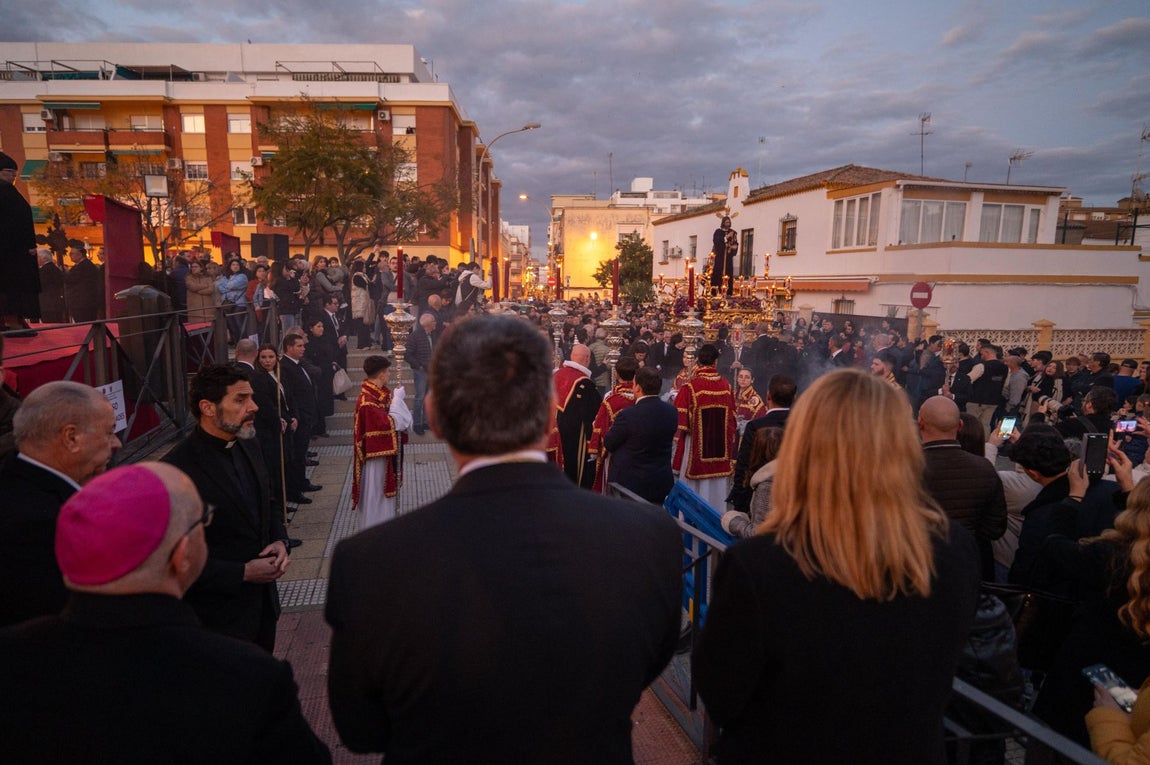 El Vía Crucis de la Semana Santa de Huelva 2025, en imágenes