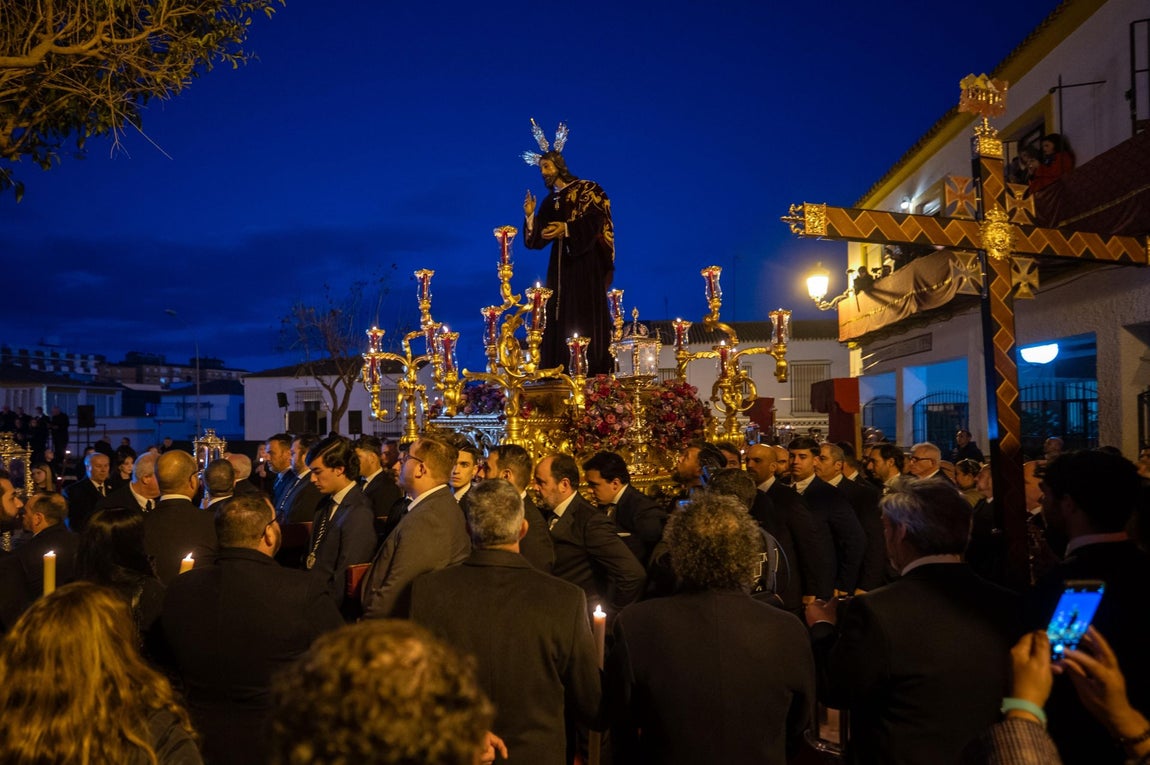 El Vía Crucis de la Semana Santa de Huelva 2025, en imágenes