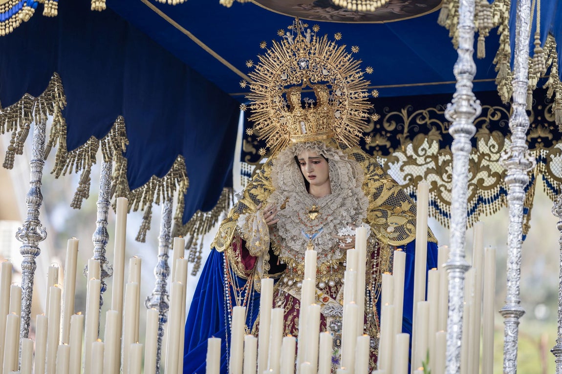Las imágenes de la Virgen de los Dolores por las calles de Huelva