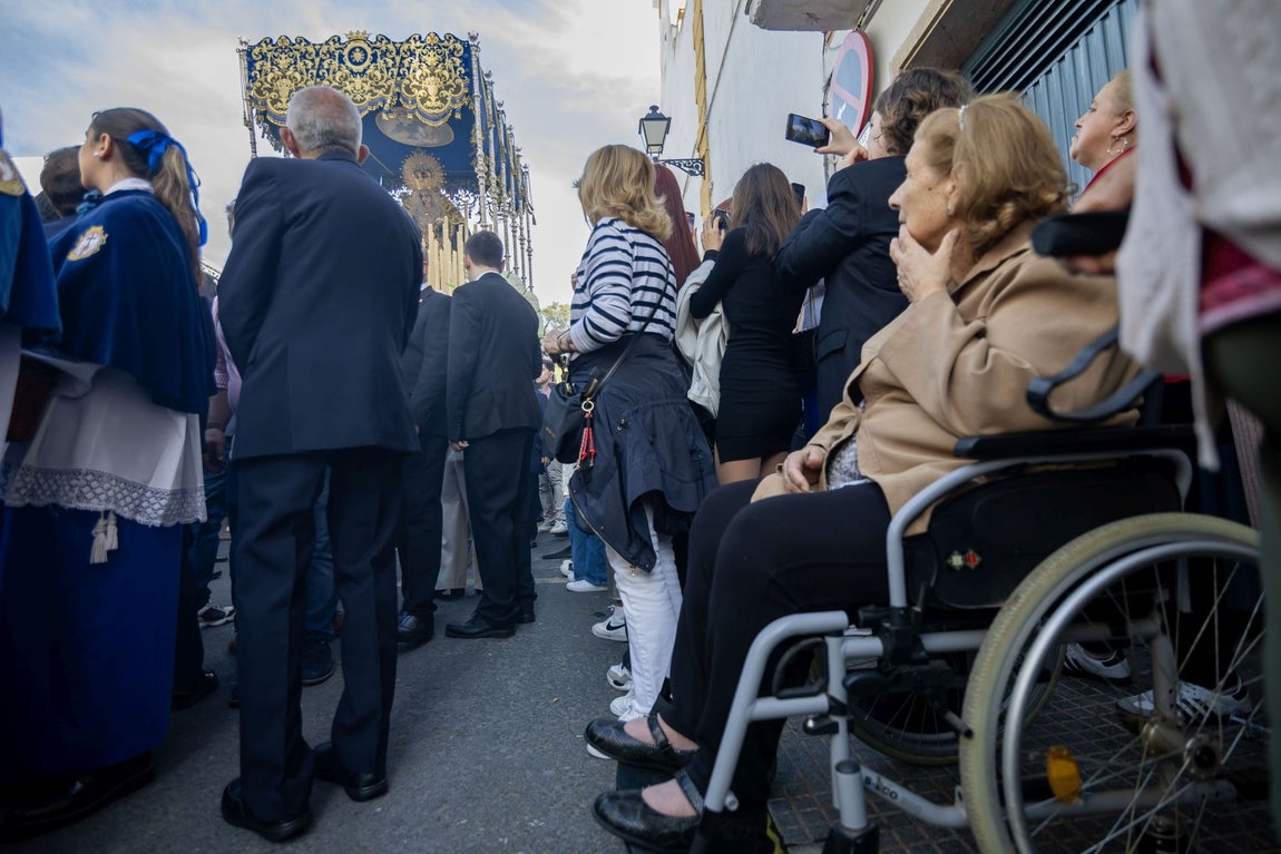 Las imágenes de la Virgen de los Dolores por las calles de Huelva