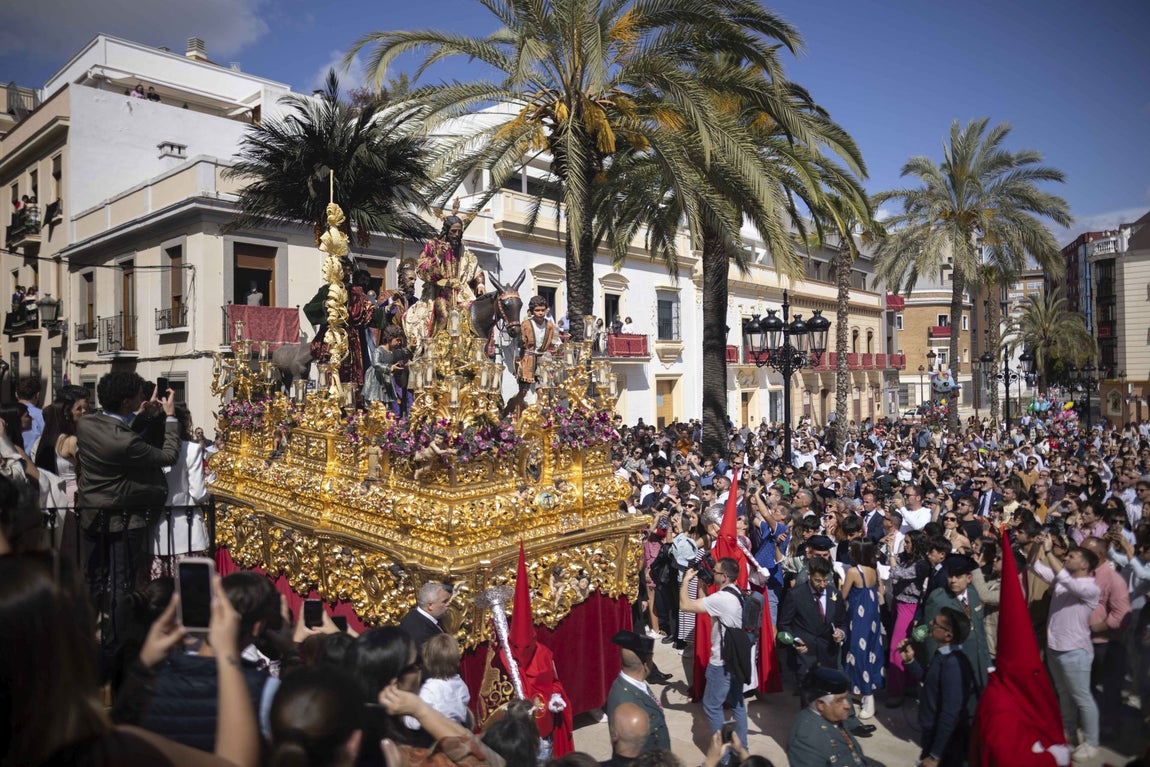 Las imágenes que ha dejado el Domingo de Ramos en Huelva