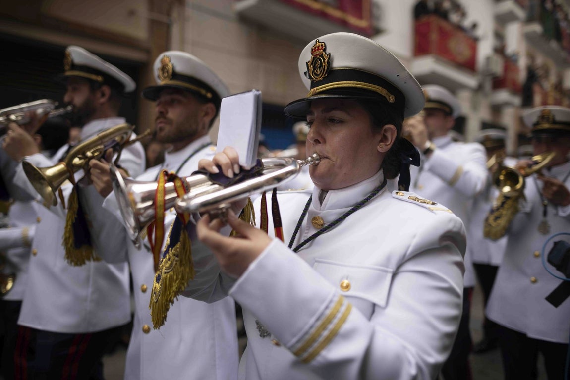 Miércoles Santo en Huelva: Una corona de instantes con La Esperanza