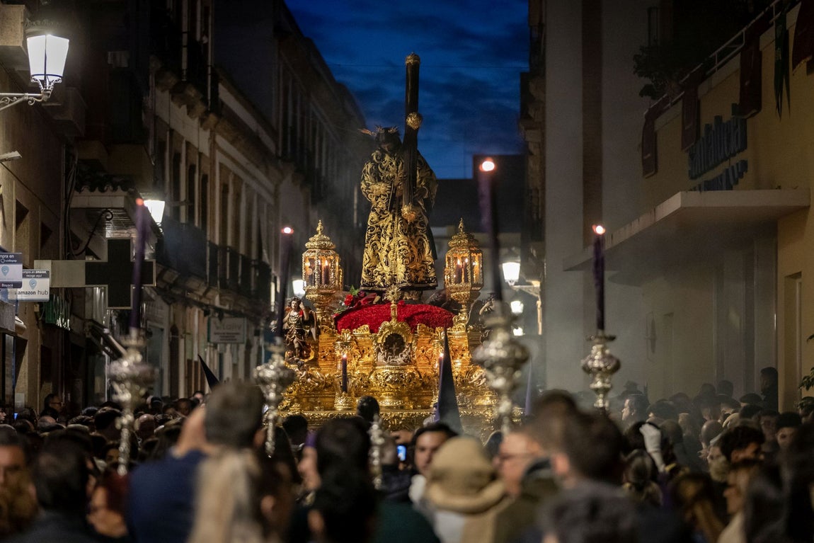 Madrugá de Huelva: Éxtasis de felicidad con el Nazareno y su Madre de la Amargura