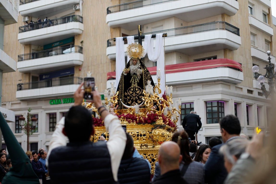 Viernes Santo: En Silencio a los pies de la cruz