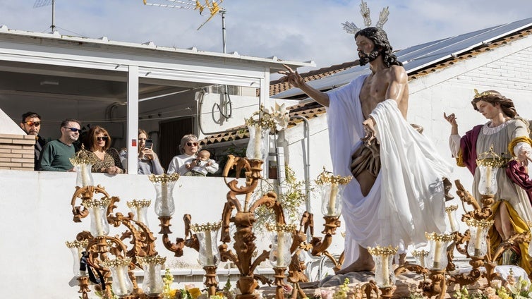 La procesión del Resucitado de Huelva, en imágenes