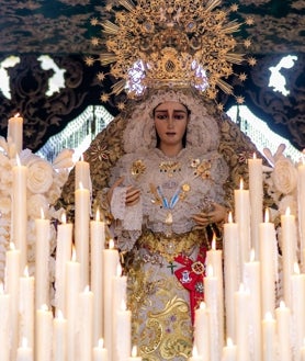 Imagen secundaria 2 - Huelva ha dado la bienvenida al verano con la procesión extraordinaria de la Esperanza en el 25 aniversario de su coronación