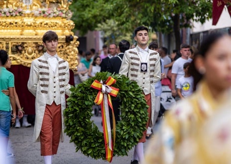 Imagen secundaria 1 - Instantes de la procesión del Carmen por el centro de la ciudad