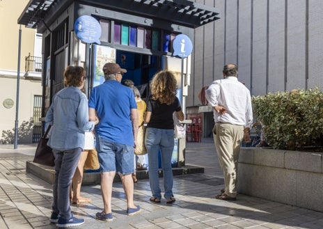 Imagen secundaria 1 - El itinerario puede solicitarse en el kiosco de Turismo de la plaza de las Monjas