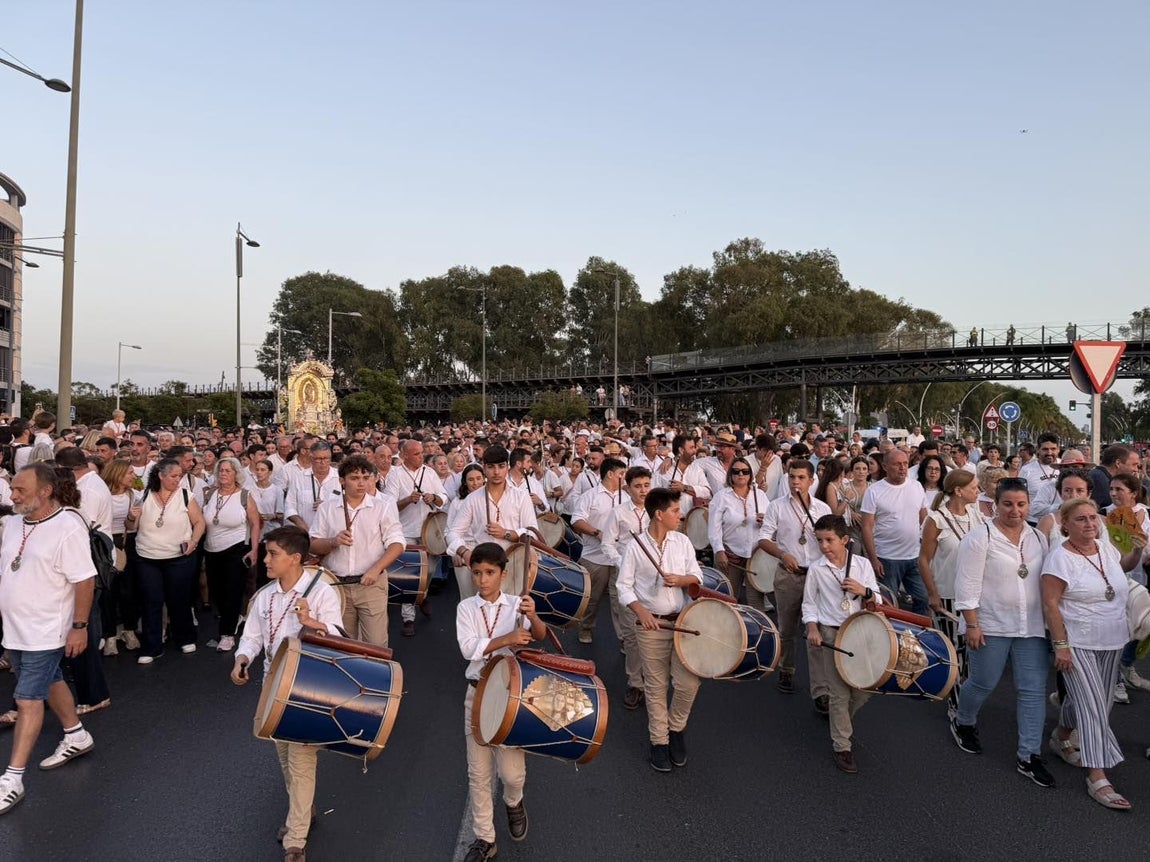 Magna Mariana: Las imágenes de la masiva llegada a Huelva de las patronas de Lepe y Palos