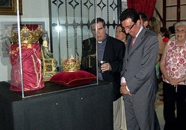 Esta Virgen de Huelva tiene una corona que perteneció al Rey Enrique VII de Inglaterra