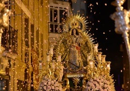 Magna Mariana de Huelva: Se desborda la plaza Niña al paso de la Virgen de la Estrella