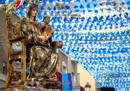 La Virgen de la Bella navega hacia Lepe tras una fervorosa despedida de Huelva
