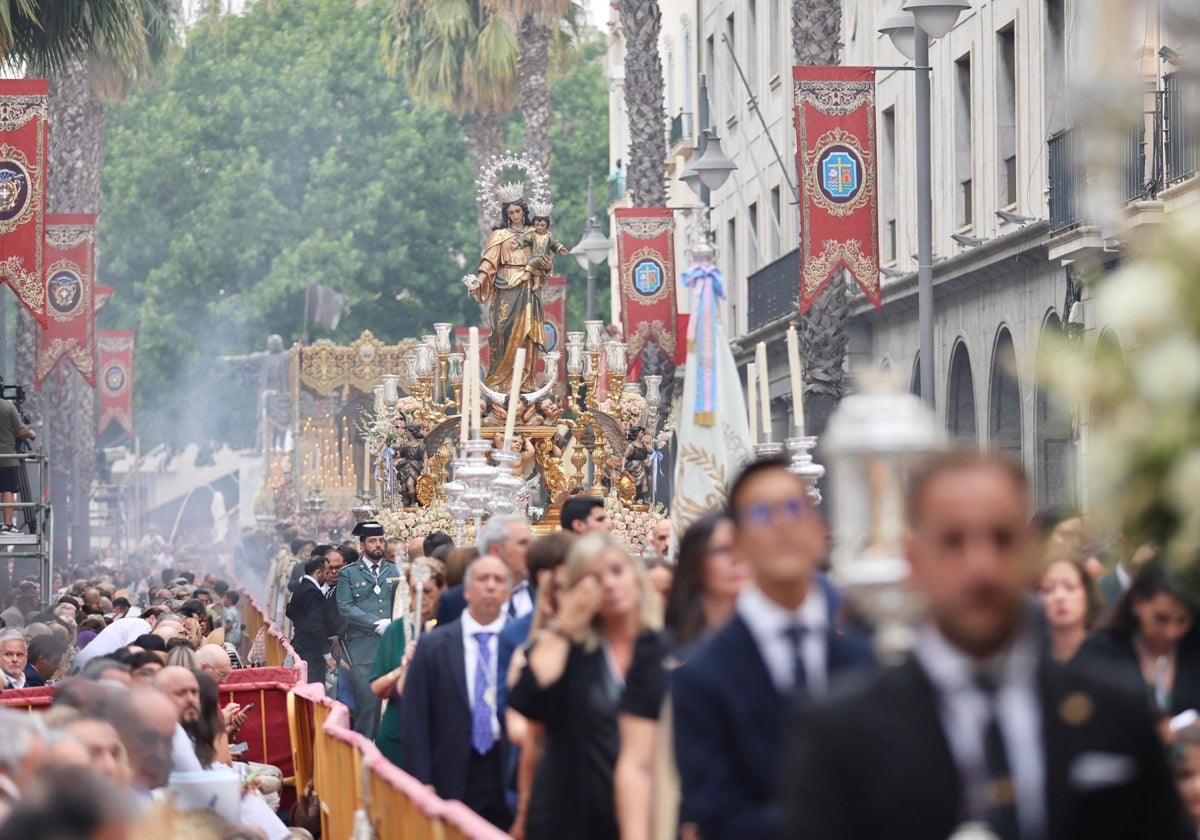 La imagen de María Auxiliadora, de La Palma del Condado, por el tramo oficial de la Magna Mariana de Huelva