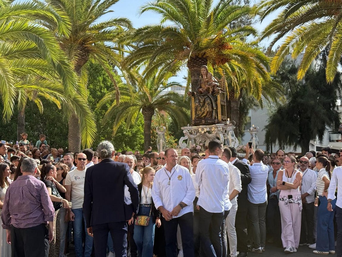 El regreso triunfal de la Virgen de la Bella a su hogar en Lepe, en imágenes