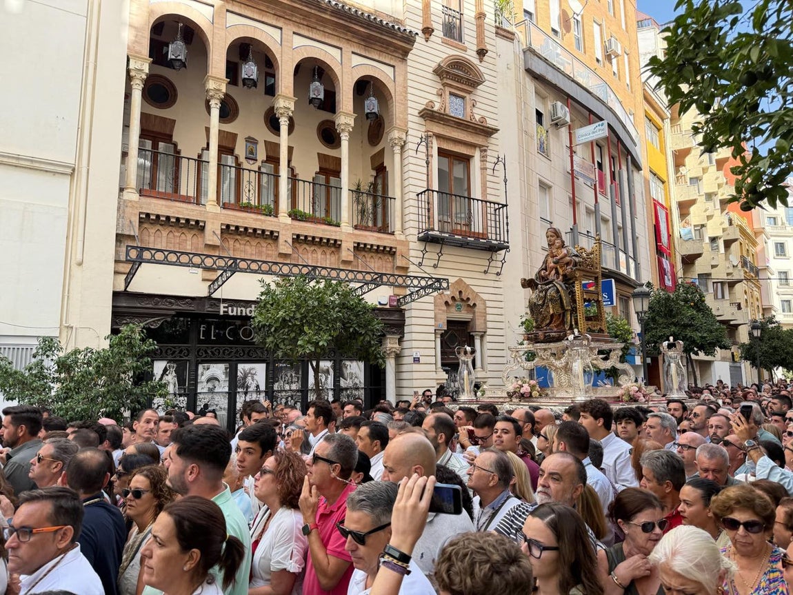 El regreso triunfal de la Virgen de la Bella a su hogar en Lepe, en imágenes