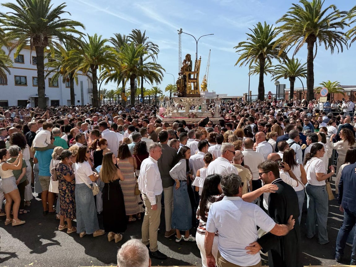 El regreso triunfal de la Virgen de la Bella a su hogar en Lepe, en imágenes