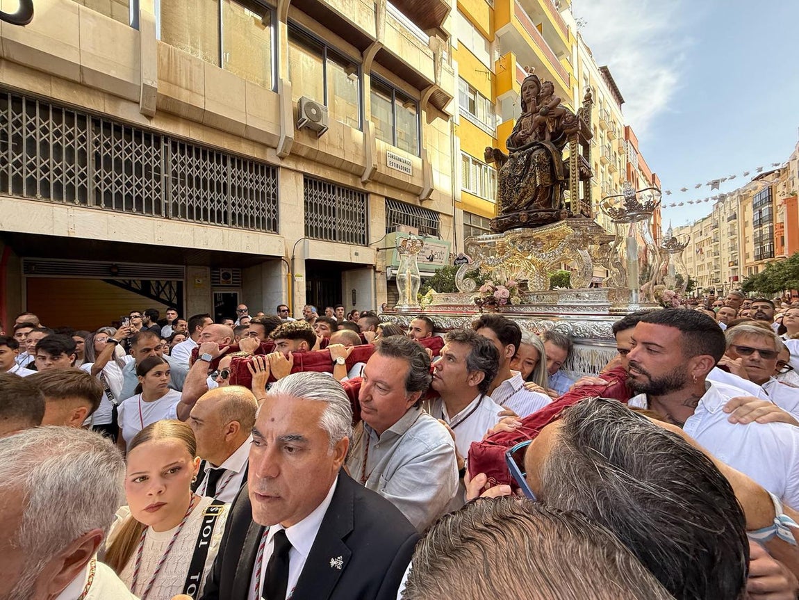 El regreso triunfal de la Virgen de la Bella a su hogar en Lepe, en imágenes