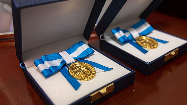 La insignia Pro Onubense Ecclesia