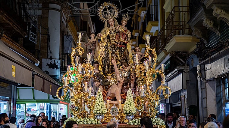 El Rosario de Animas es la segunda salida anual de la Virgen del Carmen