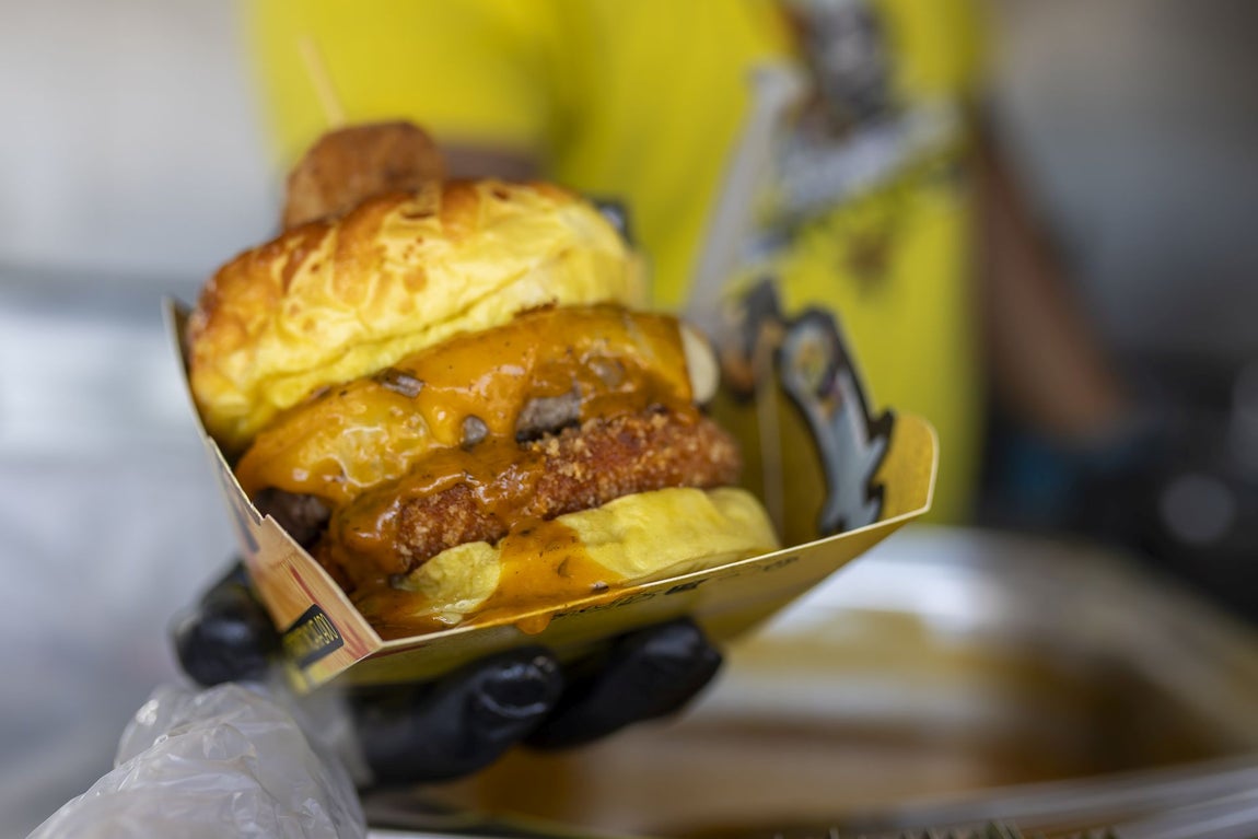 Las mejores imágenes del desembarco de The Champions Burger en Huelva