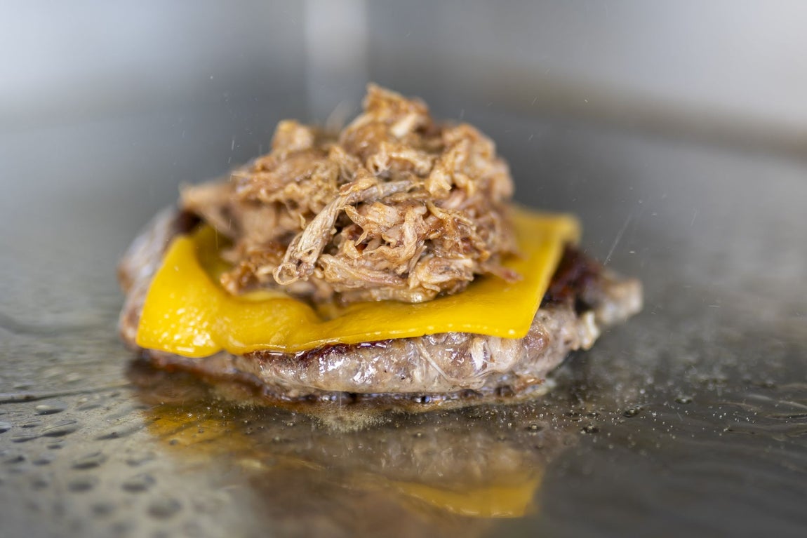 Las mejores imágenes del desembarco de The Champions Burger en Huelva